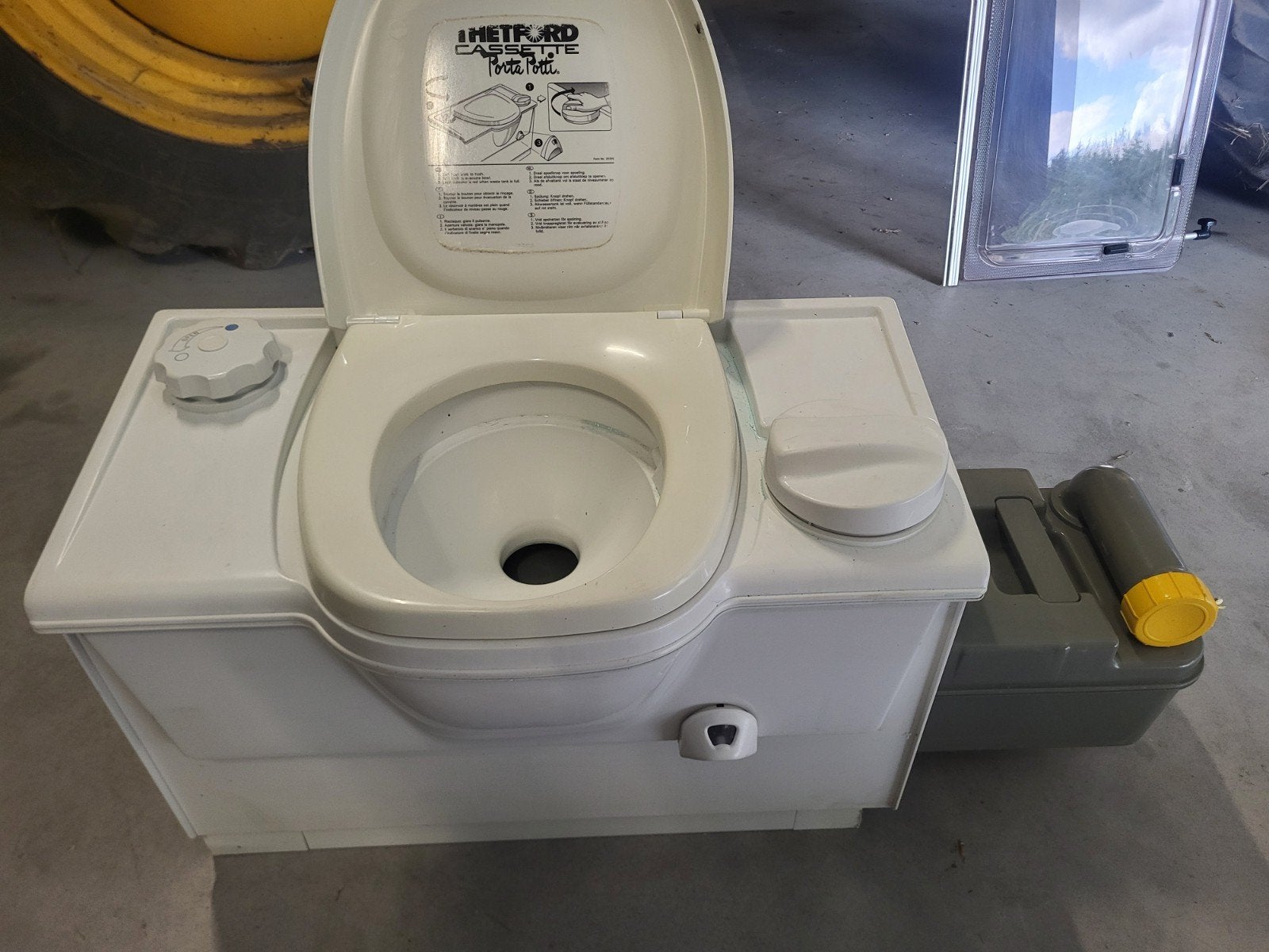 bloc toilette avec cassette extérieur. bien lire, Caravanes & Camping, Enlèvement ou Envoi