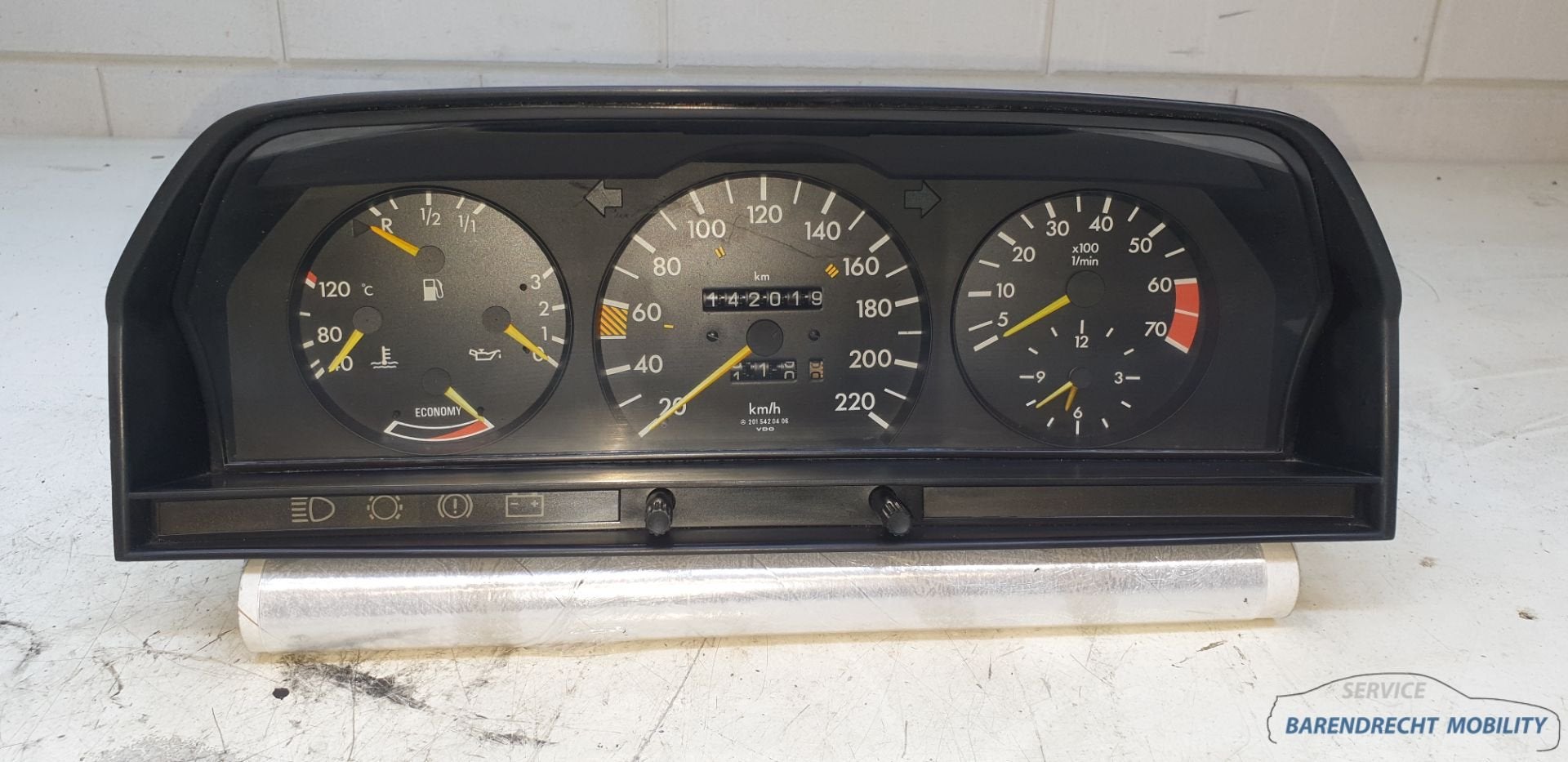 Kmteller cockpit toerenteller W201 190 Mercedes 2015402347 o, Gebruikt, Mercedes-Benz AG, Mercedes-Benz, Mercedesstrasse 120
70372  Stuttgart, DE