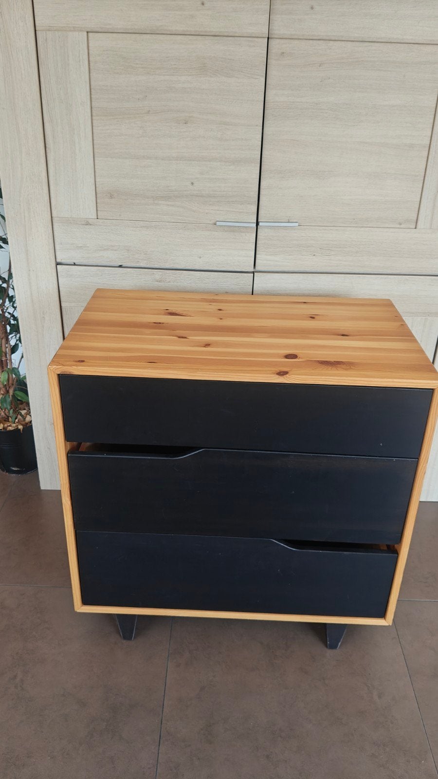 Commode en pin Ikea Mandal avec tiroirs noirs, Maison & Meubles, 3 ou 4 tiroirs, 25 à 50 cm, Moins de 100 cm, Comme neuf