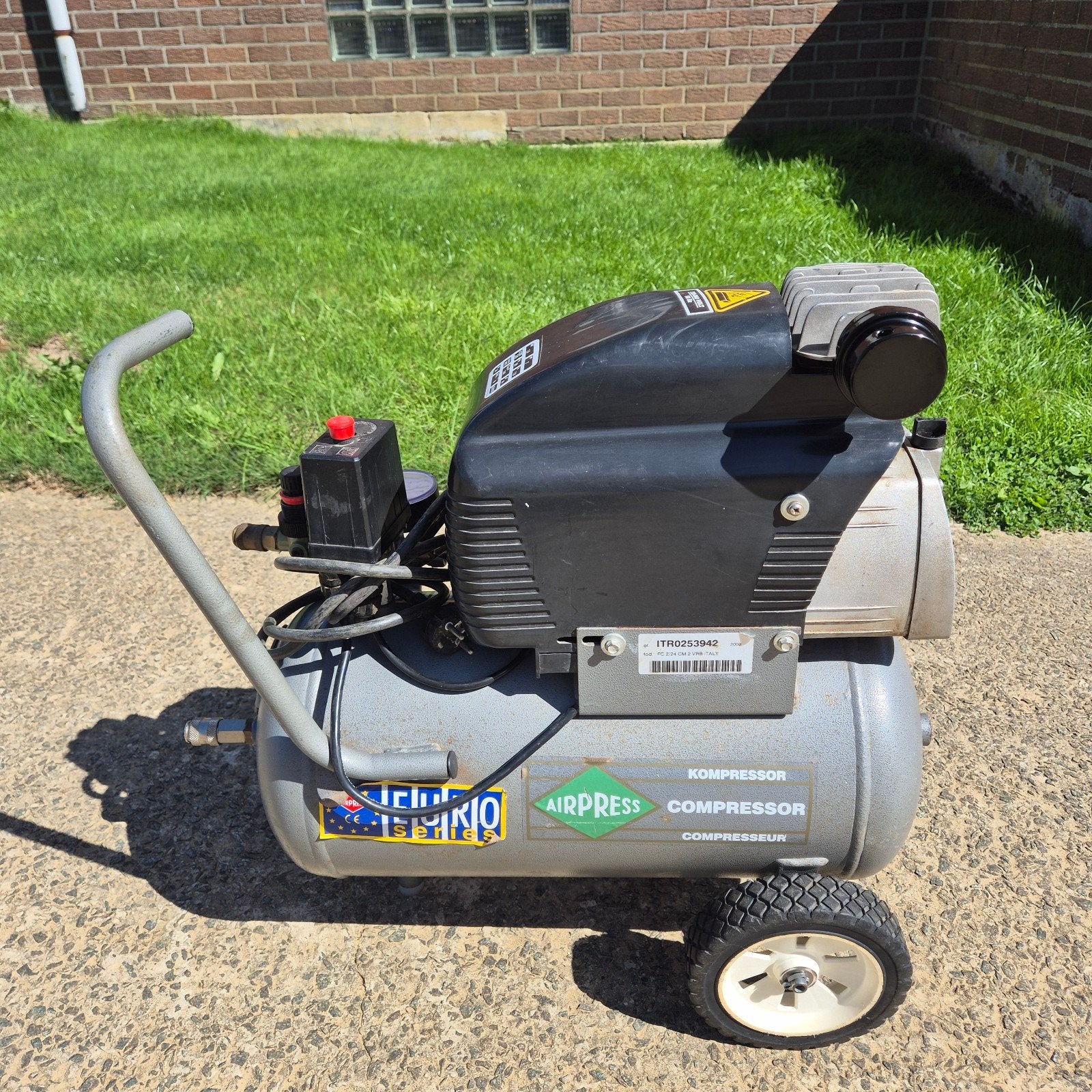 AIRPRESS Compressor TE KOOP, Ophalen, 6 tot 10 bar, Zo goed als nieuw, 200 tot 400 liter/min