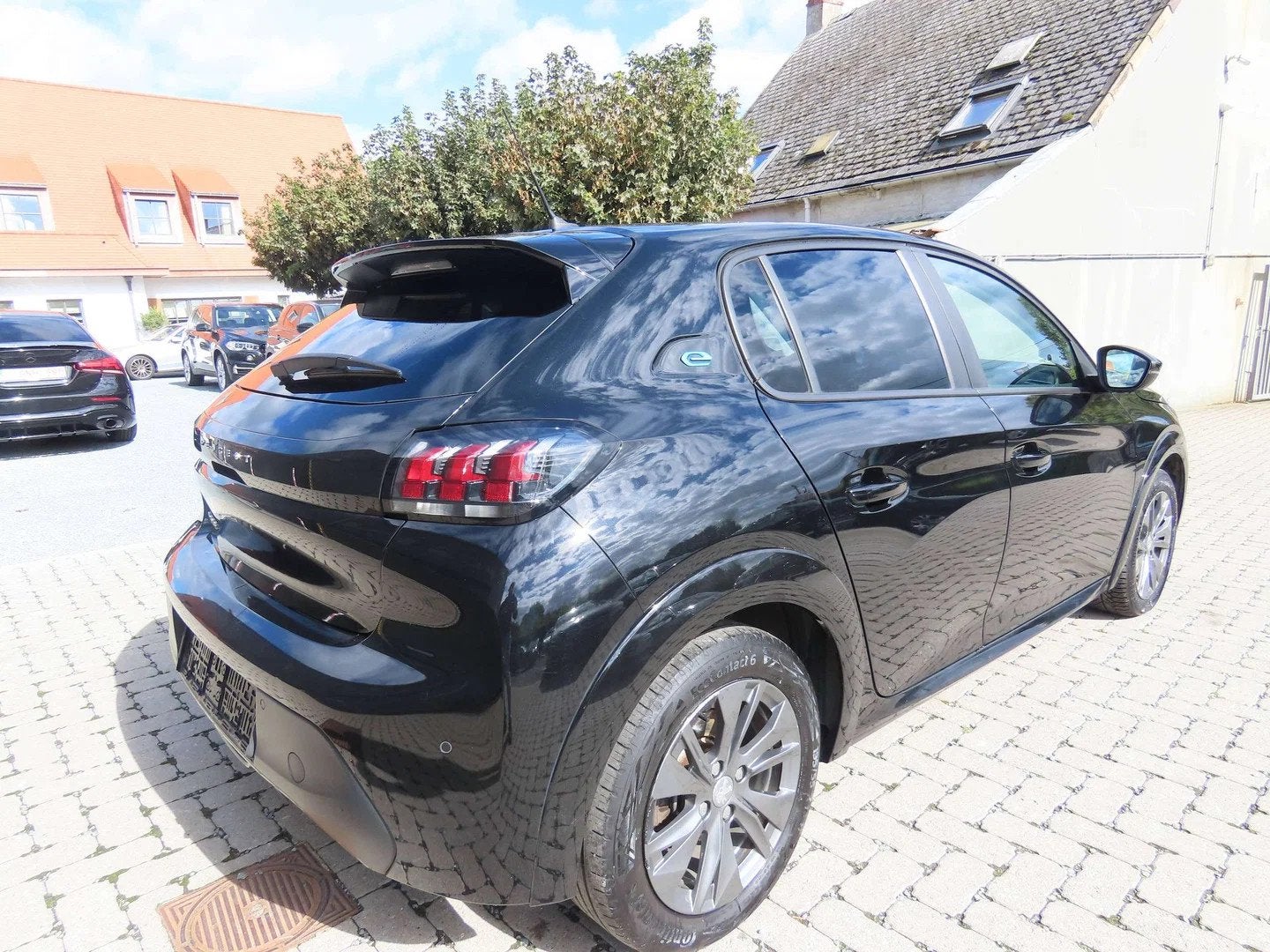 Peugeot 208 e-208 50 kWh Active Pack (automatique), 100 kW, Achat, Entreprise, 136 ch