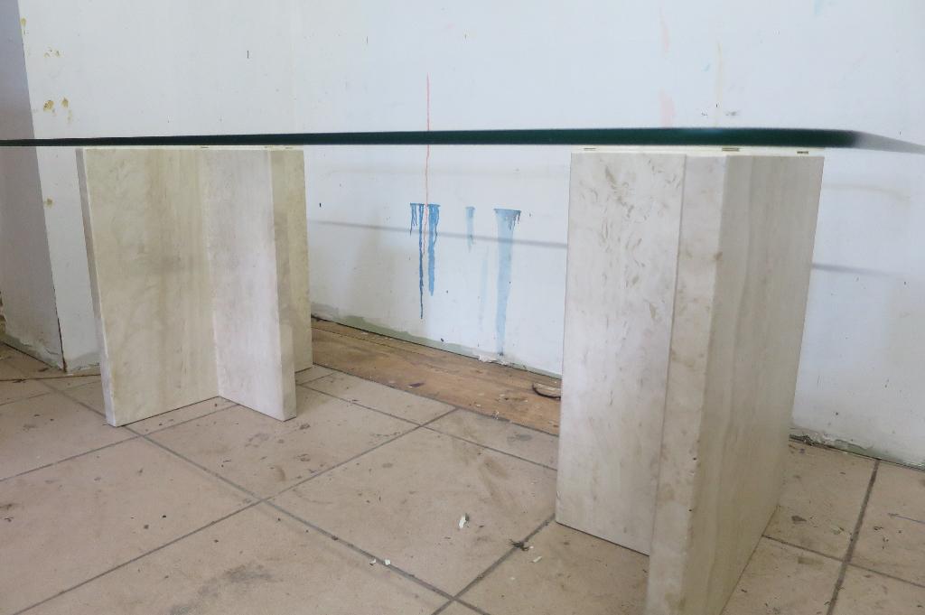 Italiaanse vintage salontafel van travertijn en glas, 1970, Huis en Inrichting, Ophalen, Gebruikt, 100 tot 150 cm, 50 tot 100 cm