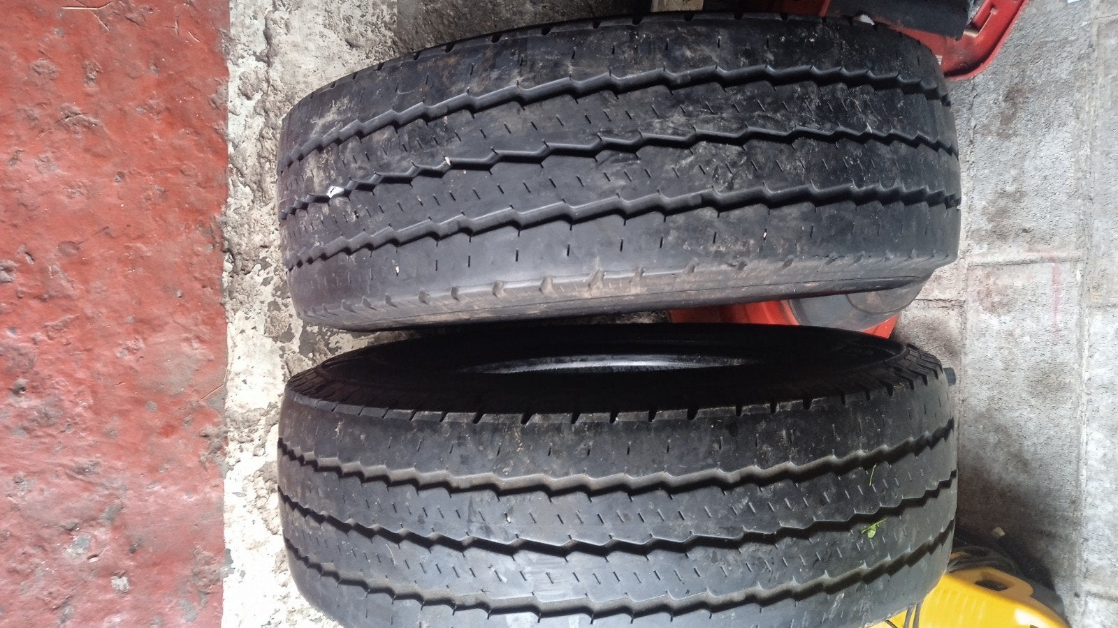 2 pneus renforcés en 215-70R15CP, CONTINENTAL, Autos : Pièces & Accessoires, Enlèvement, Pneu(s)