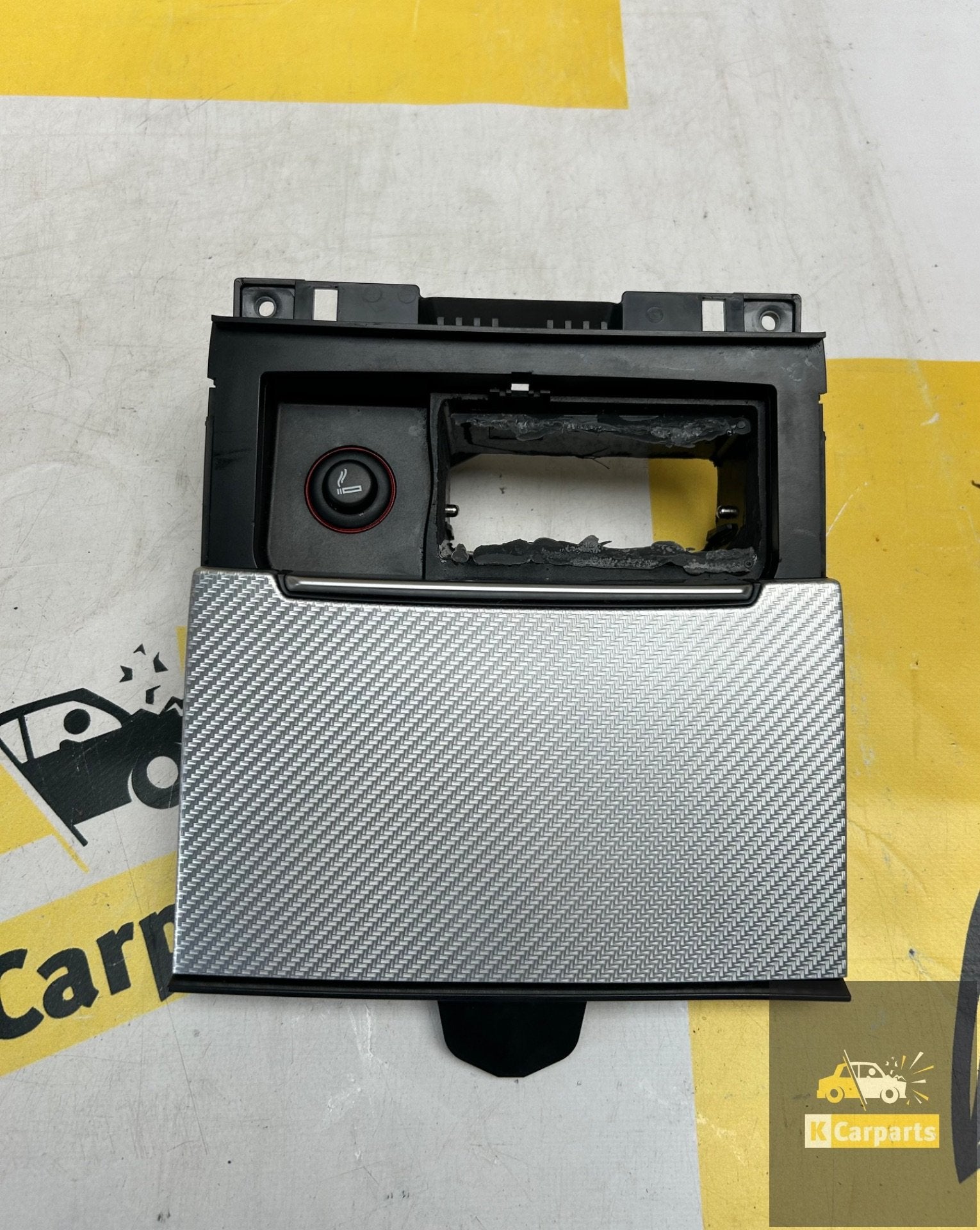 Cendrier de console centrale Audi A6 A7 4G 4G0863273, Info@fabrikant.eu, Fabrikant BV, Fabrikantstraat 1
1000 AA  Amsterdam, NL