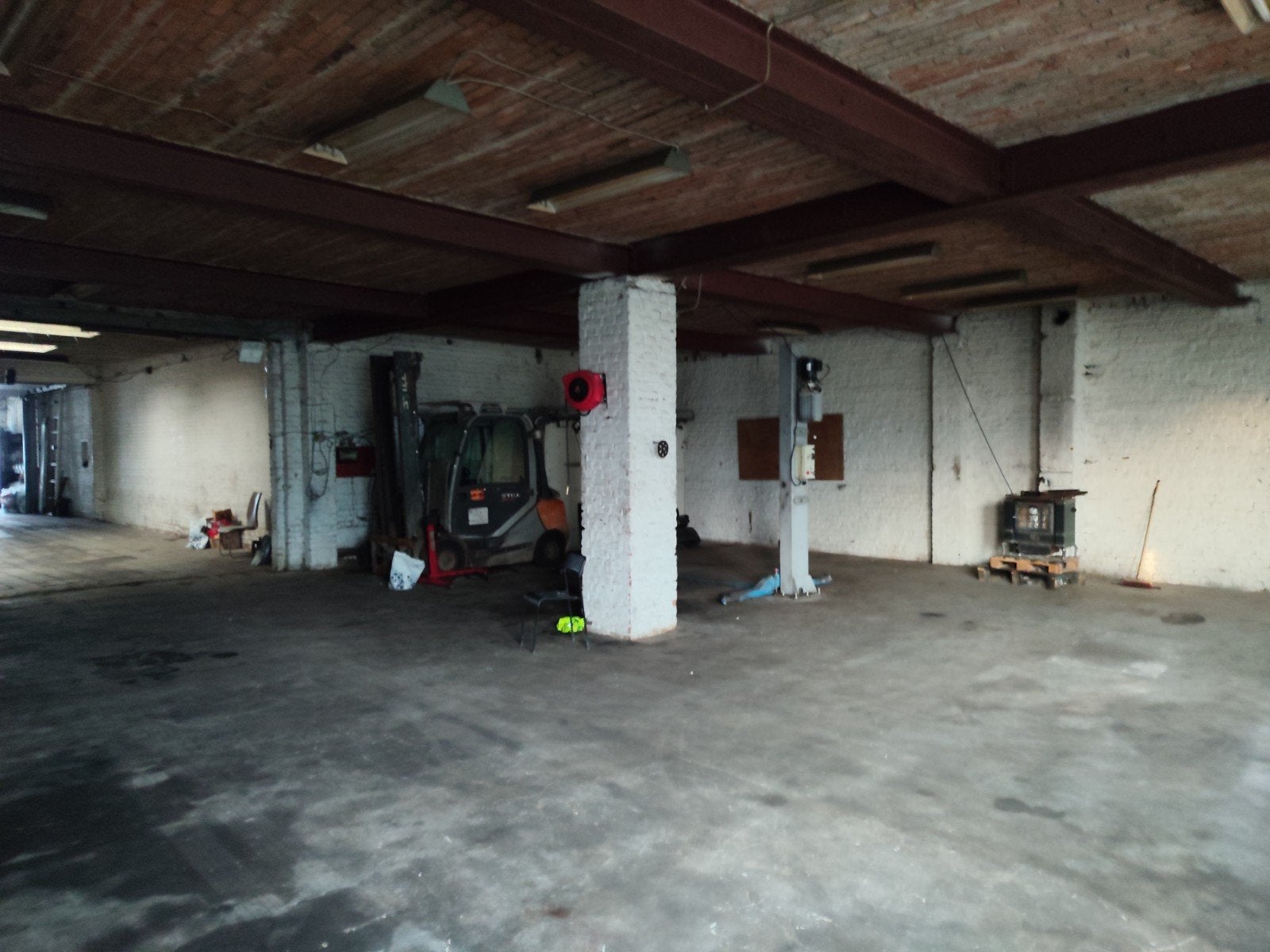 dépôt 350m2 sur 2 niveaux a louer, Immo
