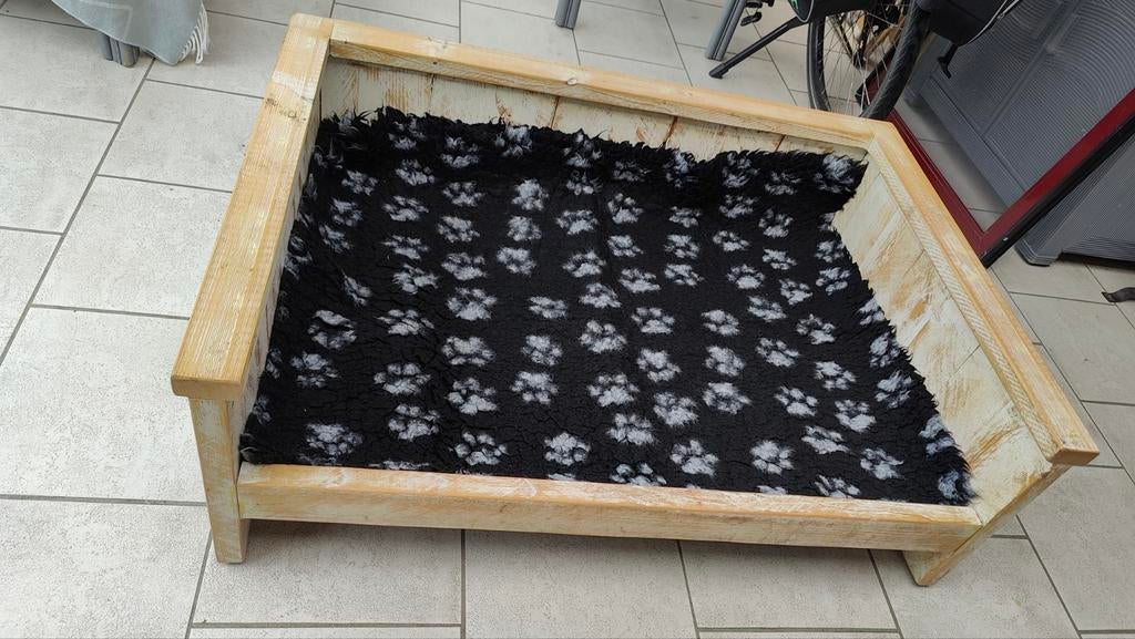 Stevige houten hondenmand - 70 x 100 cm, Dieren en Toebehoren, Hondenmanden, Ophalen