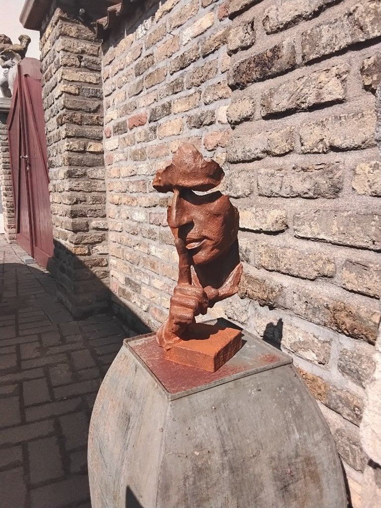 Statue en fonte De Whisperaar, Enlèvement