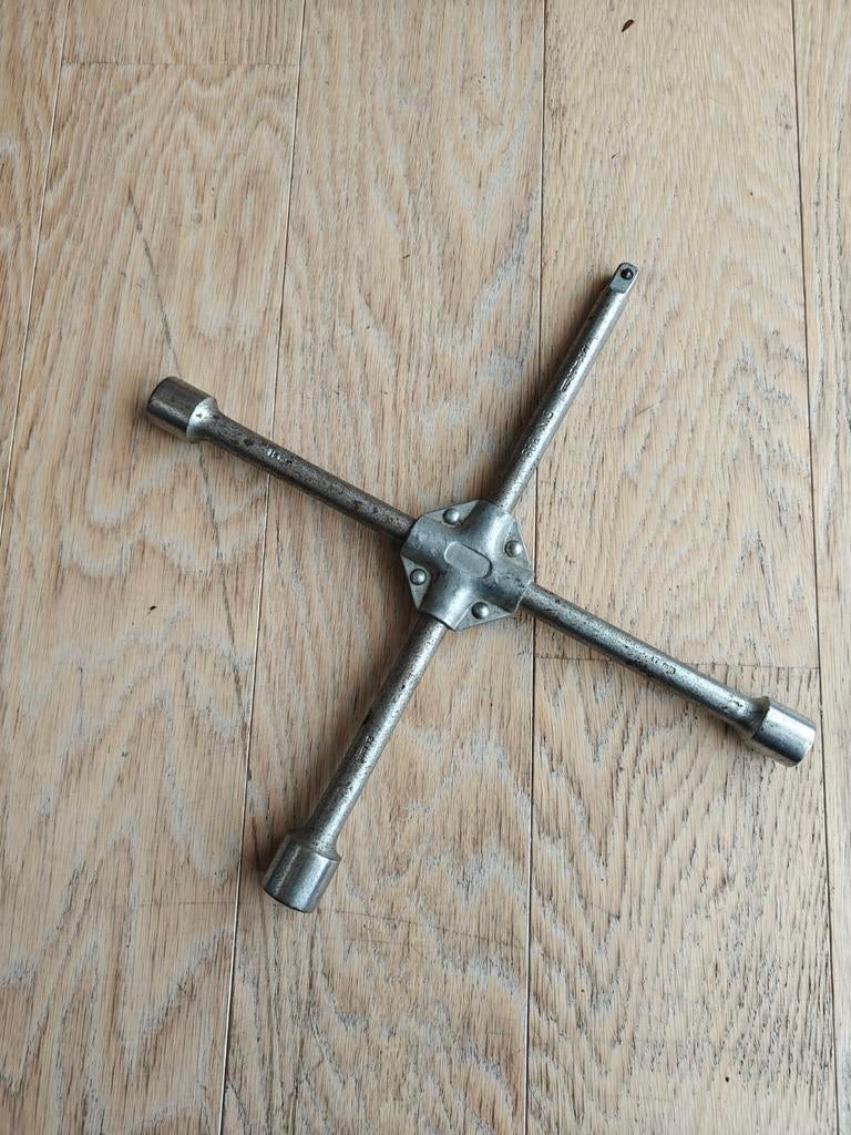 Clé à capuchon de roue/clé cruciale/clé à molette, Enlèvement