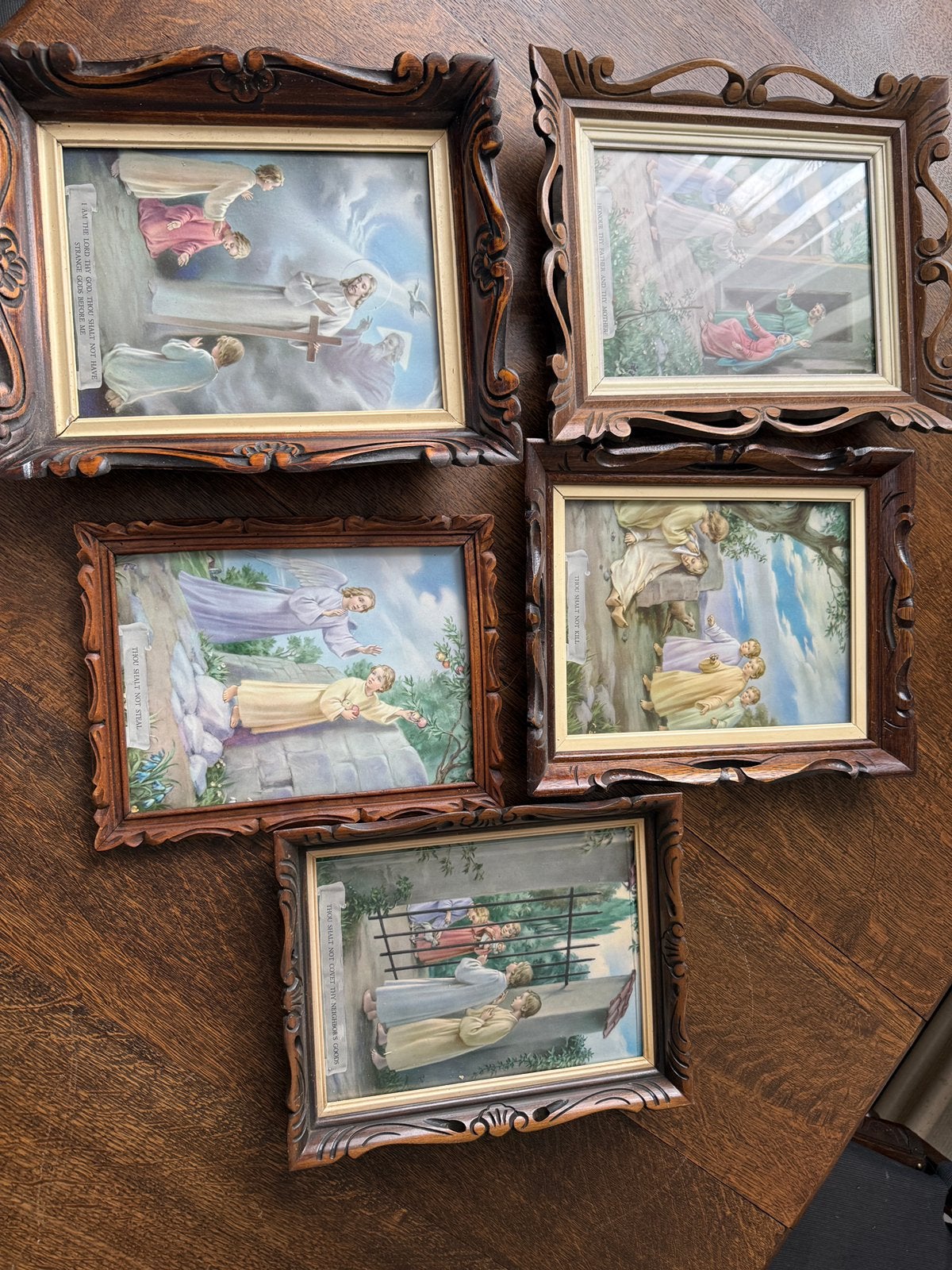 Set 5 religieuze prenten in  houten lijsten (Tien Geboden), Enlèvement ou Envoi, Vintage