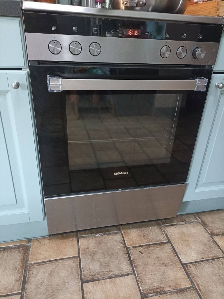 Siemens Cuisinière HK9R3A250 ecoClean, Electroménager, Cuisinières, Utilisé, À Poser, 4 zones de cuisson, 85 à 90 cm, 45 à 60 cm