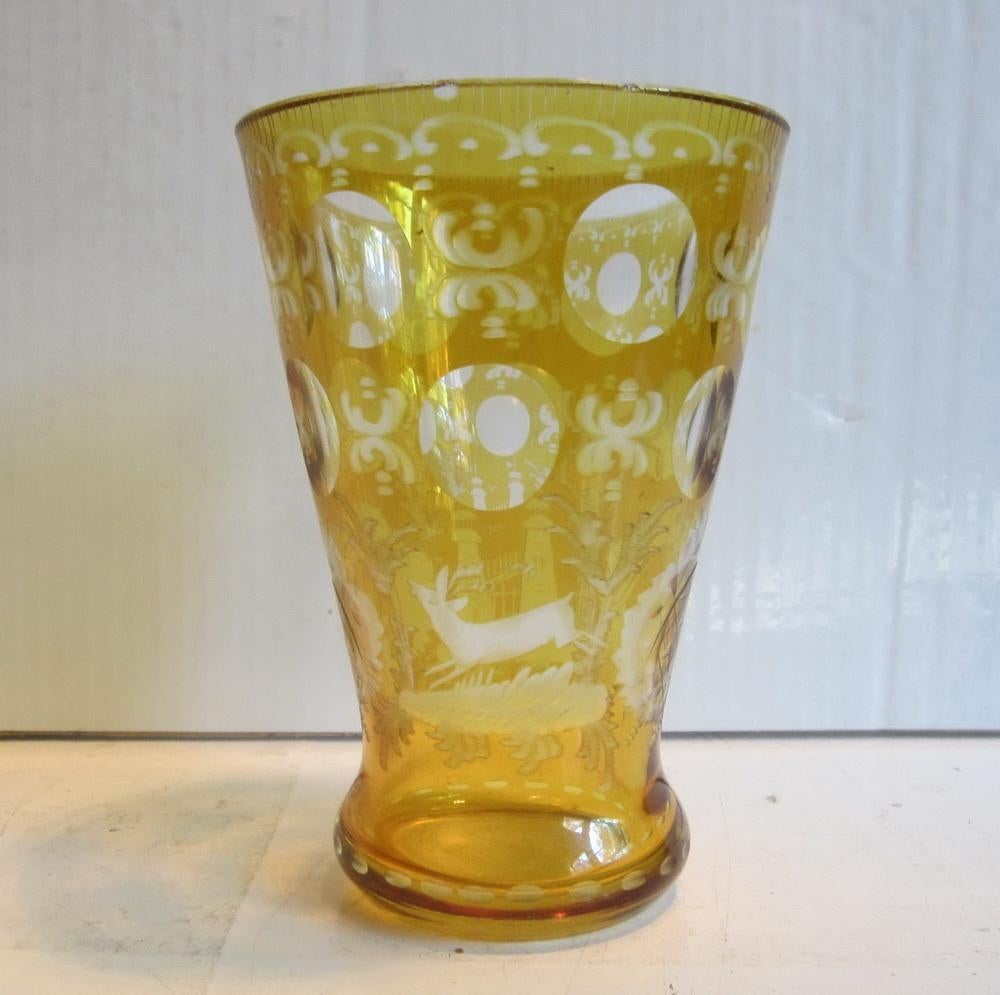 Vase ancien en cristal de Bohême du XIXe siècle, gravé, Envoi