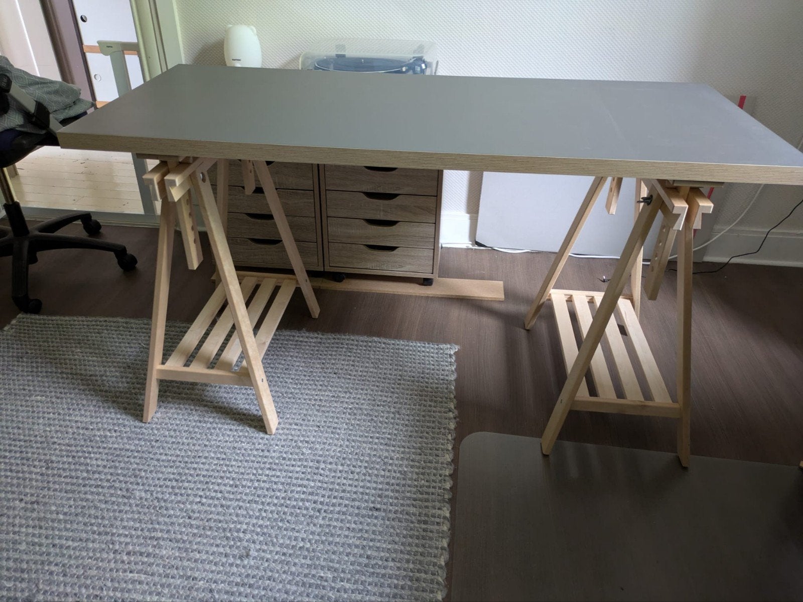 Ikea bureau, Huis en Inrichting, Bureaus, Ophalen, In hoogte verstelbaar, Spaanplaat of MDF, Schoolbureau