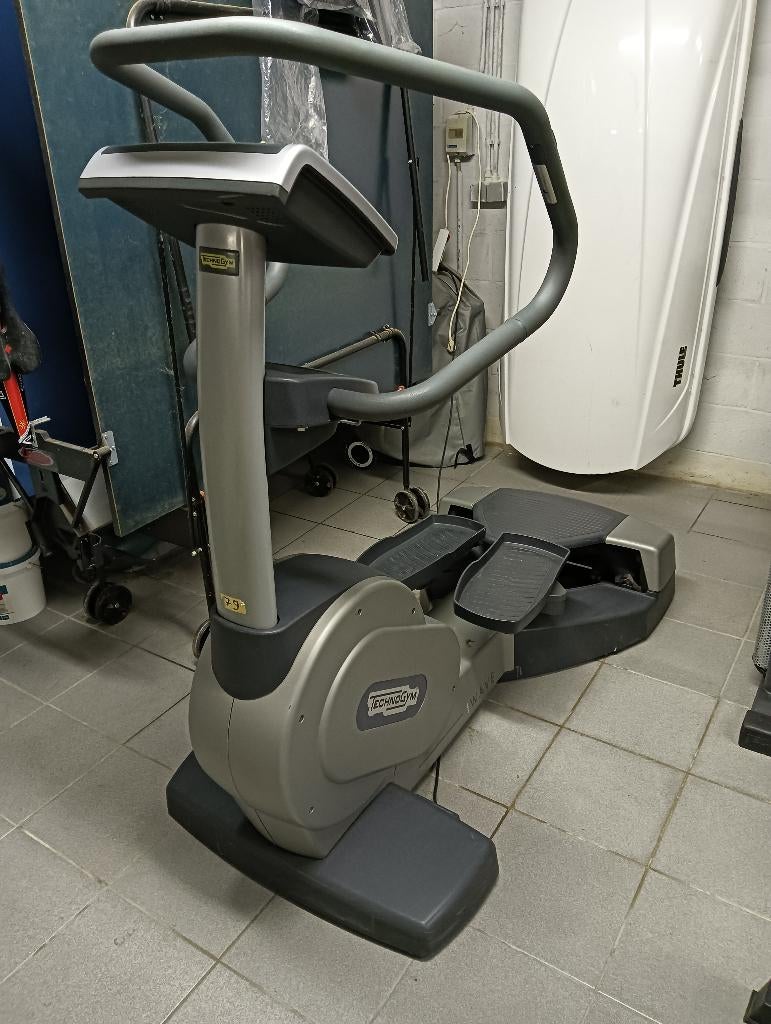 Technogym wave excite 700, Sport en Fitness, Fitnessapparatuur, Gebruikt, Stepapparaat, Armen, Benen, Buik, Rug, Ophalen