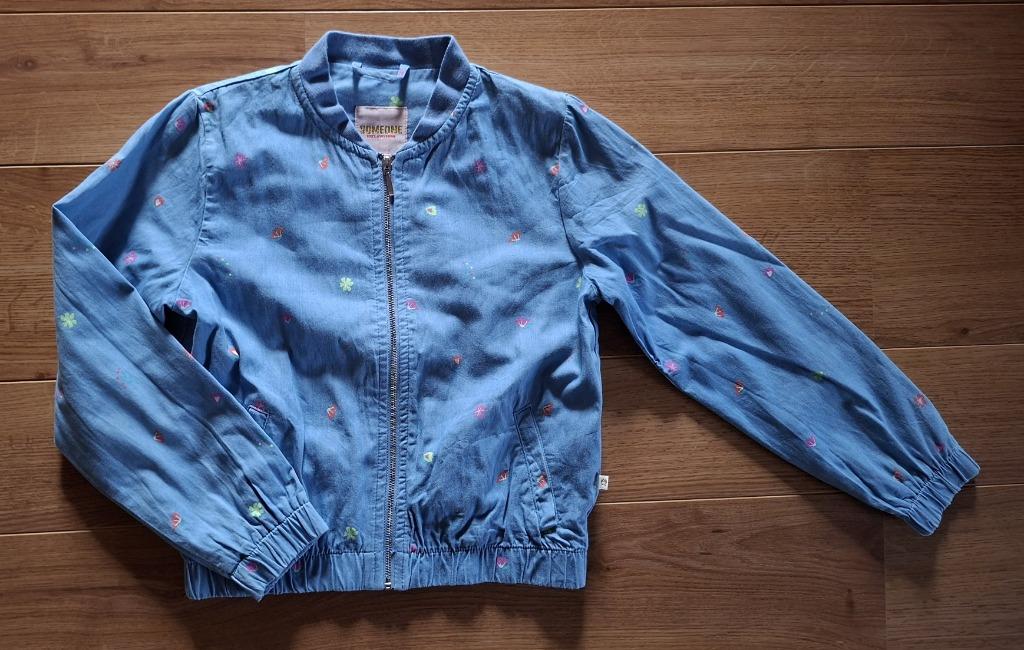 Someone lichtblauwe vest bloemetjes 128, Kinderen en Baby's, Kinderkleding | Maat 128, Gebruikt, Meisje, Trui of Vest, Ophalen of Verzenden