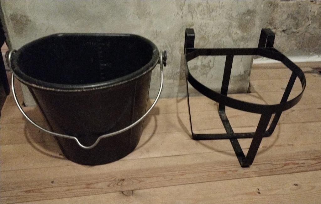 Rubber emmer + houder, Dieren en Toebehoren, Stalling