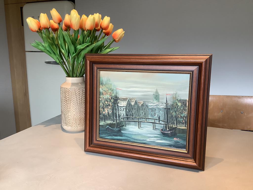Schilderij met houten lijst - haven met boten en brug, Antiek en Kunst, Ophalen of Verzenden
