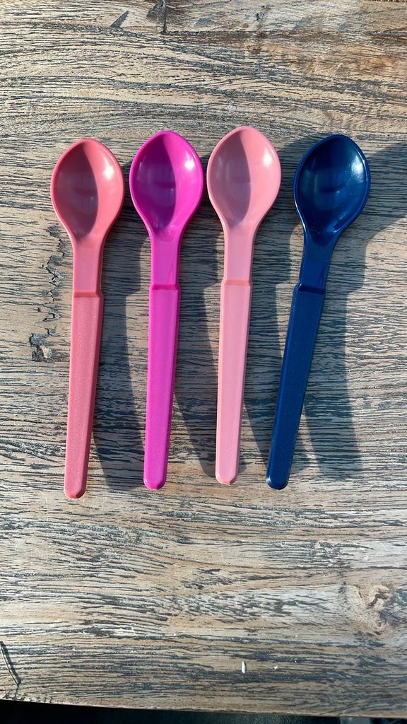 Cuillères pour bébés de différentes couleurs, Neuf, Tupperware, Enlèvement ou Envoi, Synthétique