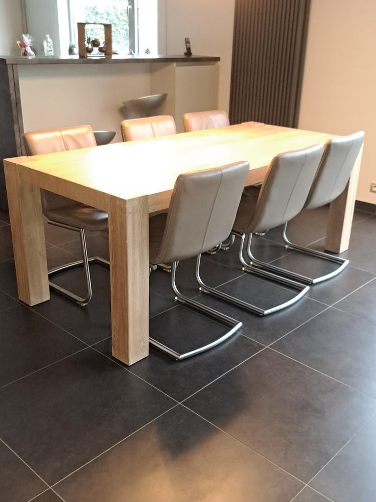 Witte Eiken tafel, Enlèvement