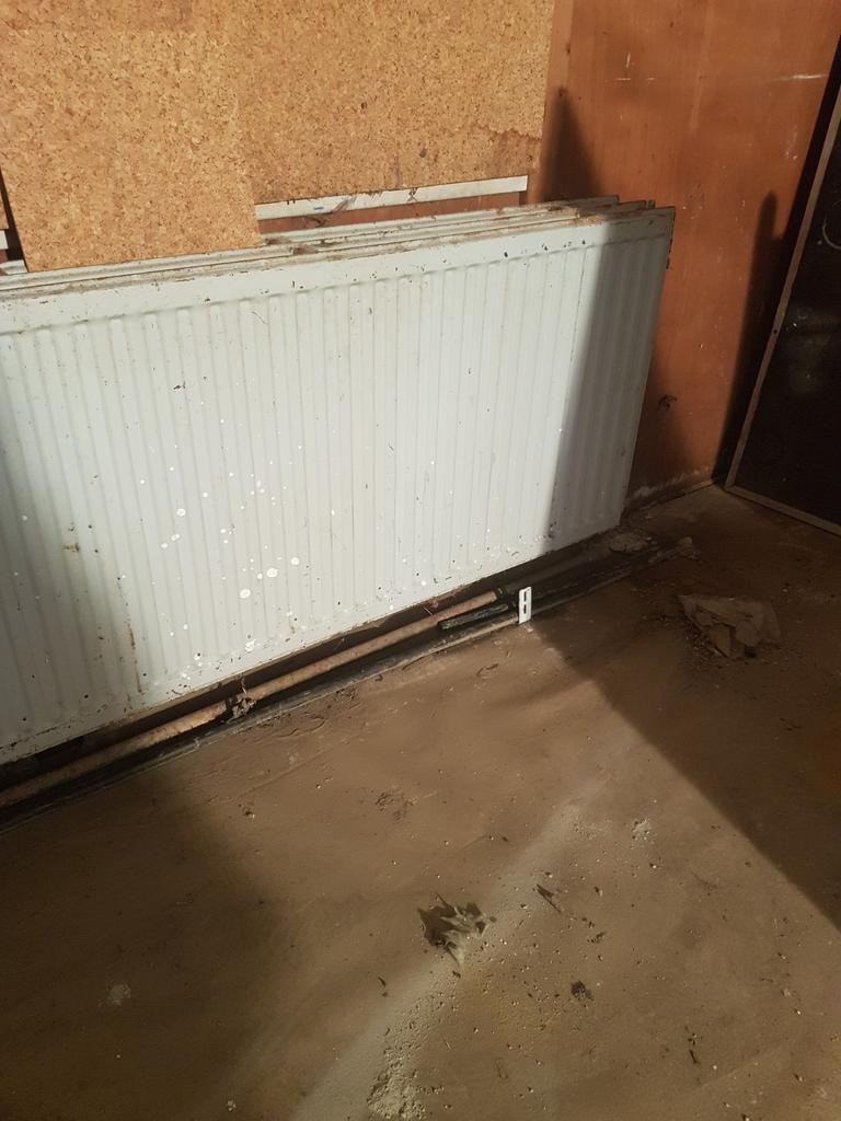 Long radiateur 2m40 sur 60m, Bricolage & Construction, Chauffage & Radiateurs, Enlèvement, Comme neuf