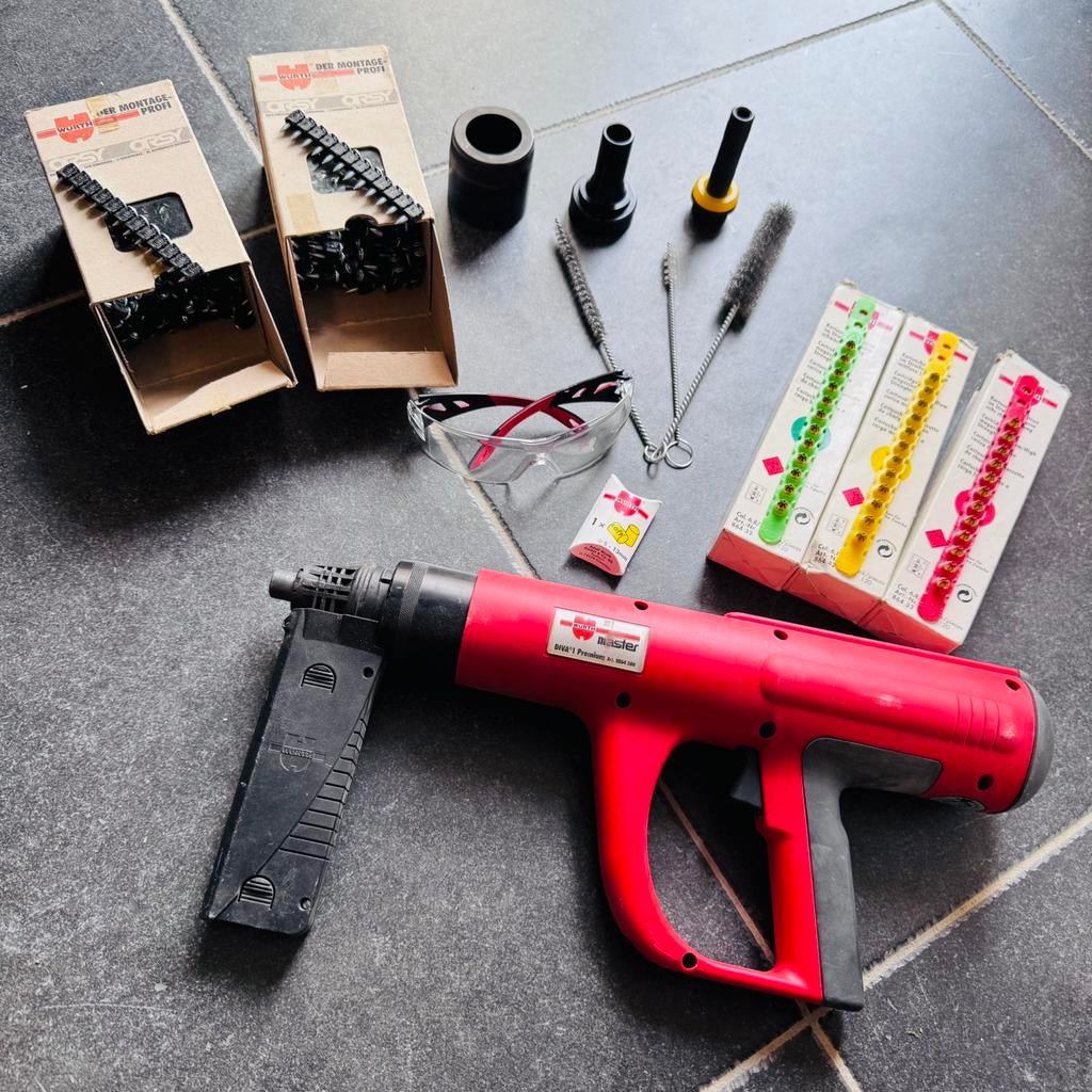 Würth Master Diva 1 + chargeur + clous + cartouches + accs., Bricolage & Construction, Enlèvement ou Envoi, Comme neuf