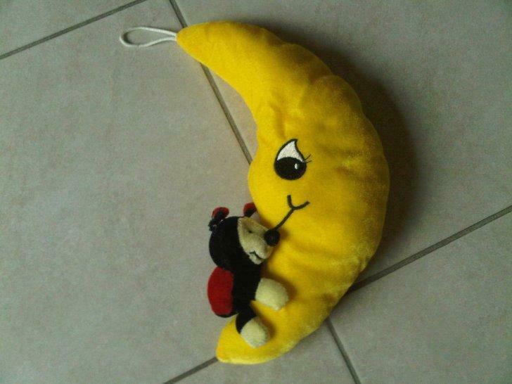 Knuffel in de vorm van een maan met een lieveheersbeestje, Neuf