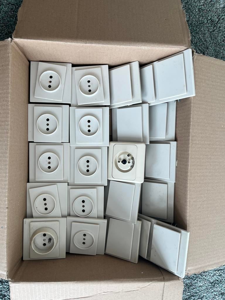 Lot Niko stopcontacten / wisselschakelaars RETRO, Doe-het-zelf en Bouw, Ophalen, Gebruikt, Schakelaar