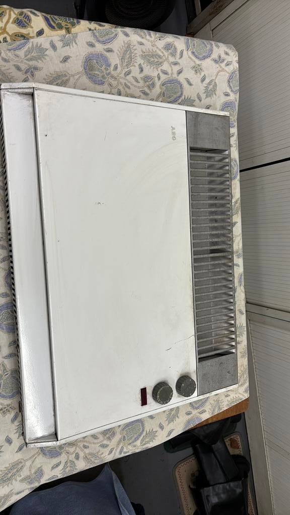 Ancien radiateur électrique murale 2000w, Bricolage & Construction, Chauffage & Radiateurs, Enlèvement, Comme neuf, Radiateur