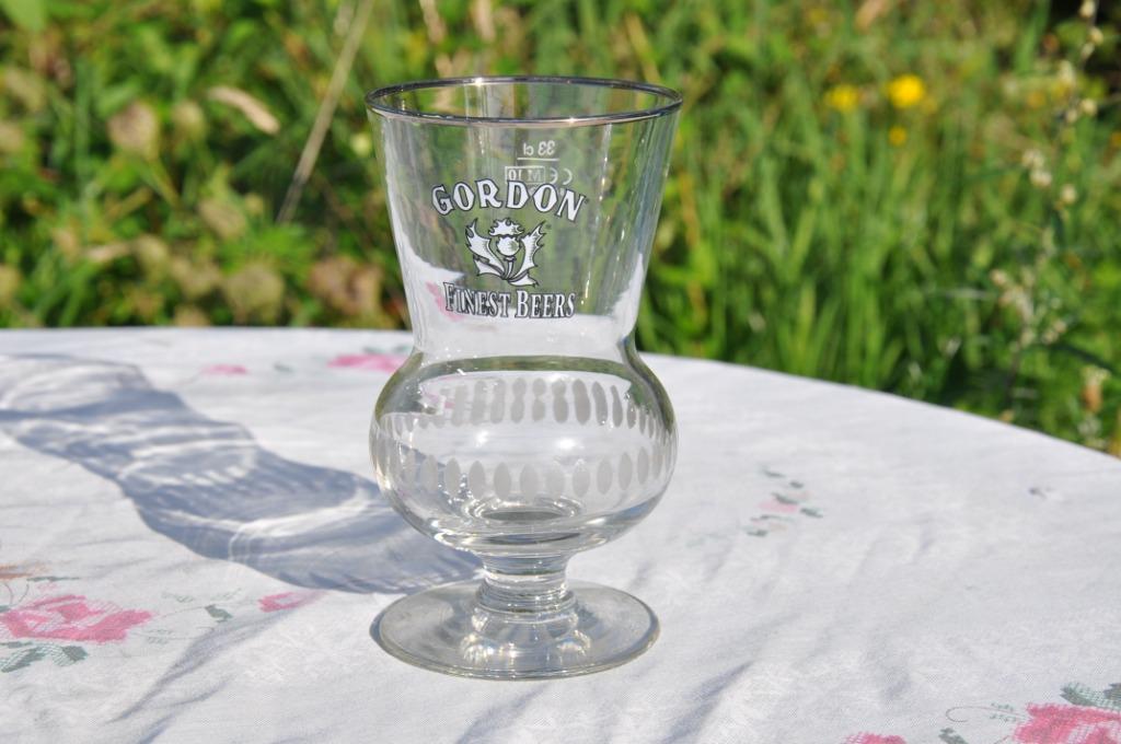 verre a biere sur pied gordon finest beers bord argenté (2), Enlèvement ou Envoi, Comme neuf, Verre ou Verres, Autres marques
