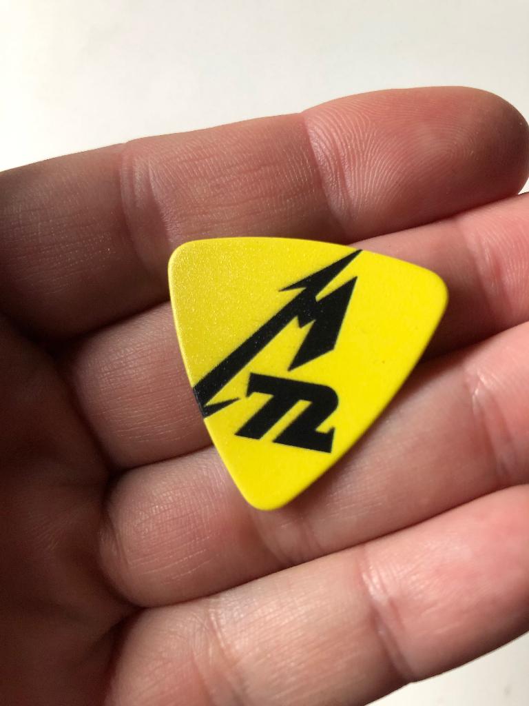 Metallica 72 seasons  tour yellow bass plectrum, Enlèvement ou Envoi, Comme neuf