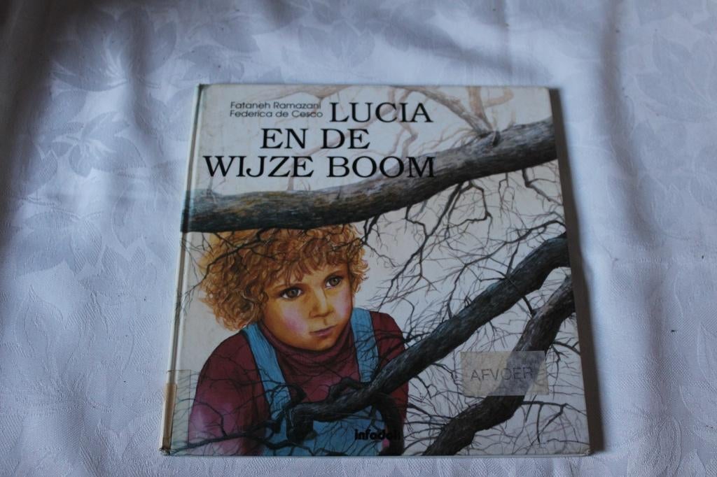 Lucia en de wijze boom - Fataneh Ramazani, Ophalen of Verzenden, Gelezen, Fataneh Ramazani, Fictie algemeen