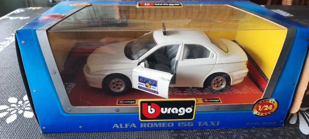 Bburago Alfa Romeo 156 TAXI LUNA ROSSA 1997 1/24, Ophalen of Verzenden, Zo goed als nieuw, Auto, Burago