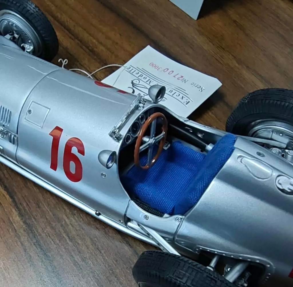 CMC 1/18 Mercedes-Benz W154 Grand-Prix d’Allemagne 1938, Enlèvement ou Envoi, Comme neuf