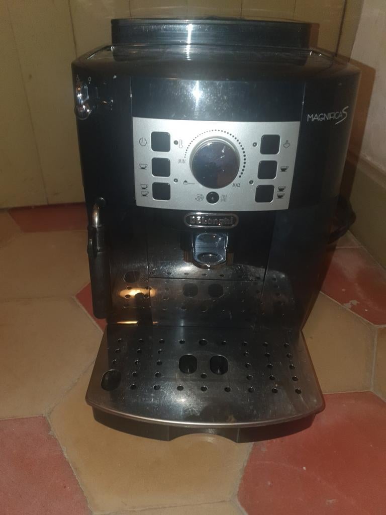 Delhonghi Magnifica S koffiezetapparaat, Ophalen, Gebruikt, Espresso apparaat, 2 tot 4 kopjes
