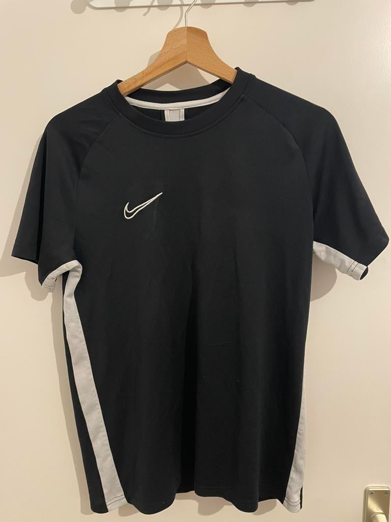 Zwart T-shirt van Nike — Sport & lifestyle, Kleding | Heren, Sportkleding, Maat 48/50 (M), Zwart, Ophalen of Verzenden, Zo goed als nieuw