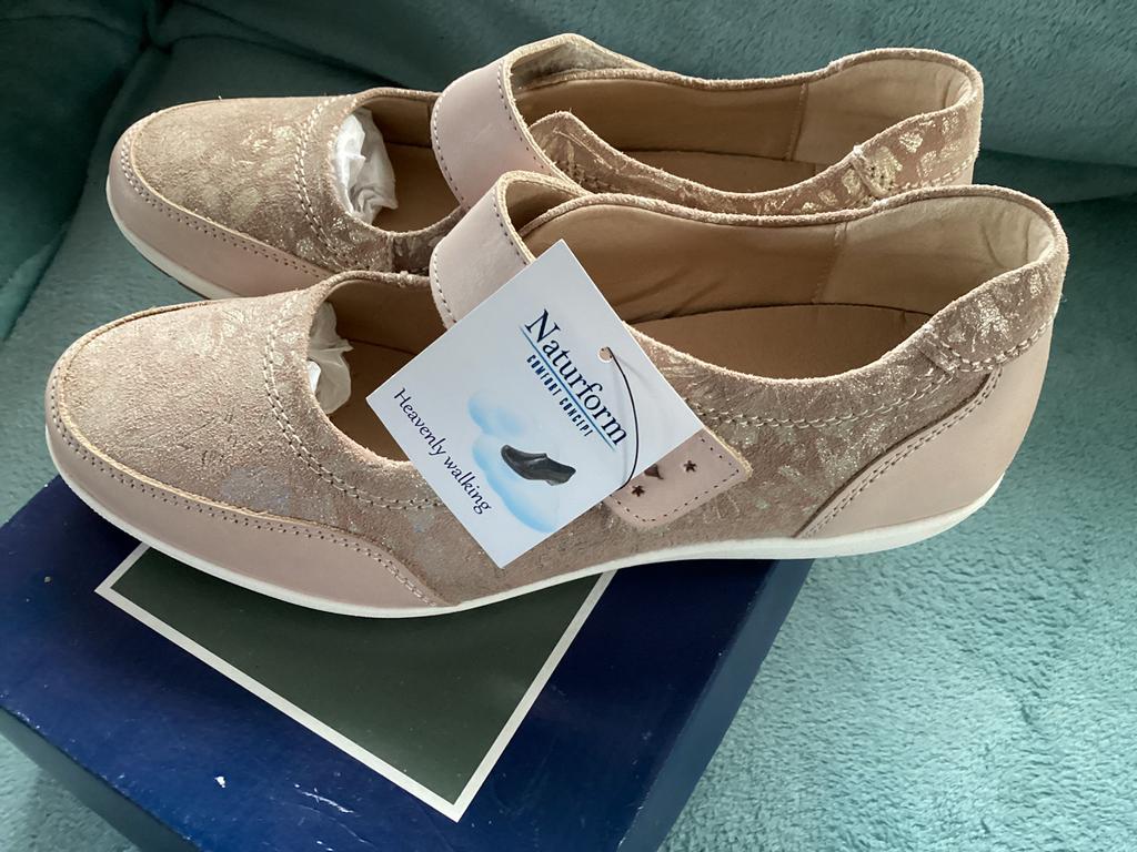 Orthopedische schoenen met velcro M 40 NIEUW, Kleding | Dames, Schoenen, Ophalen, Beige, Nieuw, Pantoffels of Sloffen