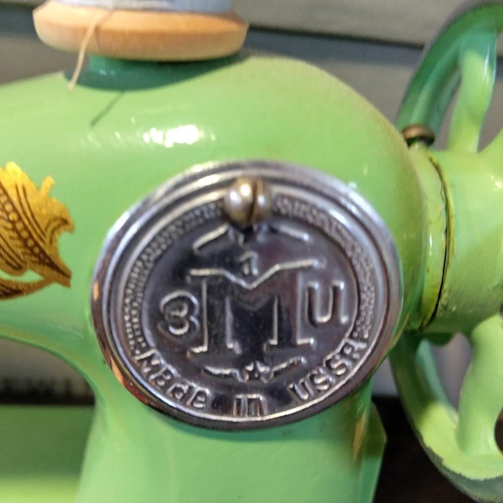 Vintage kindernaaimachine jaren '60 - made in USSR, Antiek en Kunst, Ophalen