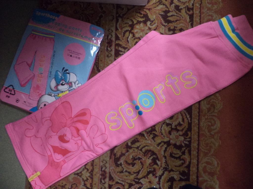 nieuwe sportbroek voor meisjes, Ophalen of Verzenden, Nieuw, Meisje, Sport- of Zwemkleding