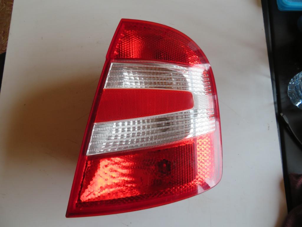 Feu arrière droit Skoda Fabia, Autos : Pièces & Accessoires, Enlèvement, Utilisé, Skoda