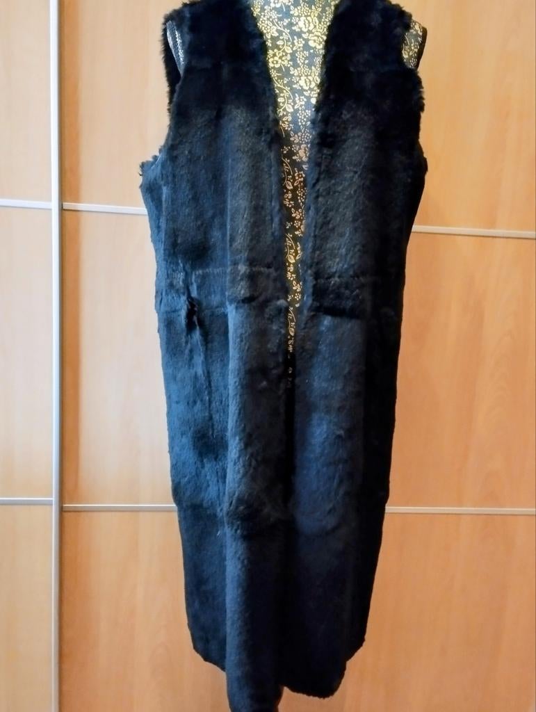 Pelisse en véritable fourrure en noir taille 38/40, Enlèvement, Noir