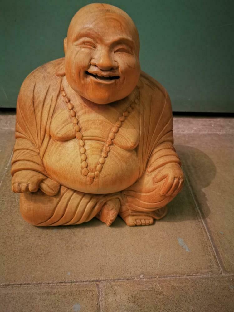 Grand bouddha en bois sculpté, Enlèvement