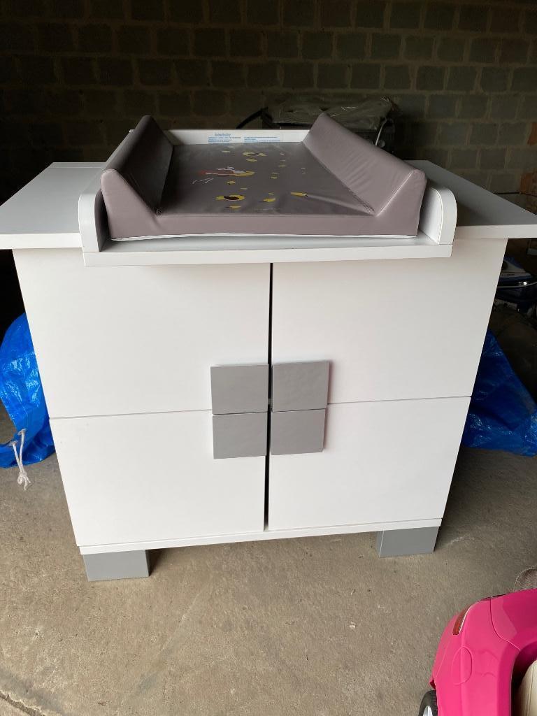 Kwalitatieve verzorgtafel(duur in aankoop), Ophalen, Zo goed als nieuw, Commode, Opstaande rand