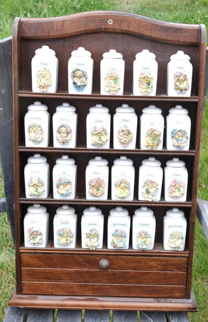 etagere murale en bois avec 23 pots a épices en faïence, Enlèvement ou Envoi, Utilisé