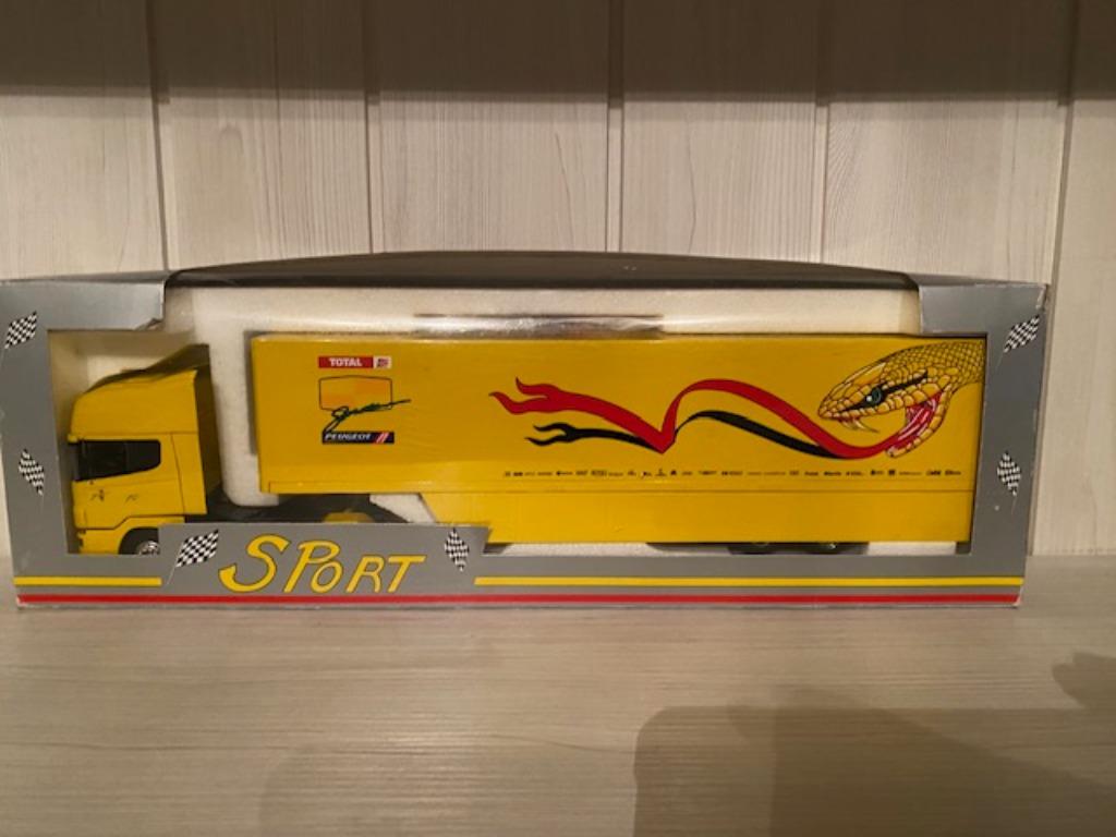 MINICHAMPS 1/43 JORDAN F1 1997 TEAM TRANSPORTER, Enlèvement ou Envoi, Comme neuf, Bus ou Camion, MiniChamps