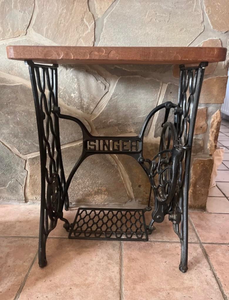 Table vintage avec pied Singer en fonte, Enlèvement