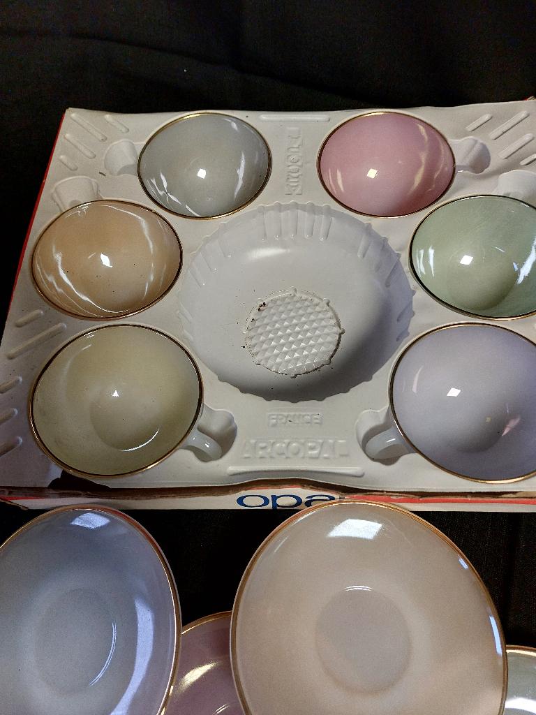 PRACHTIGE ANTIEKE ARCOPAL KOFFIESET IRISERENDE KLEUREN, Antiek en Kunst, Ophalen of Verzenden