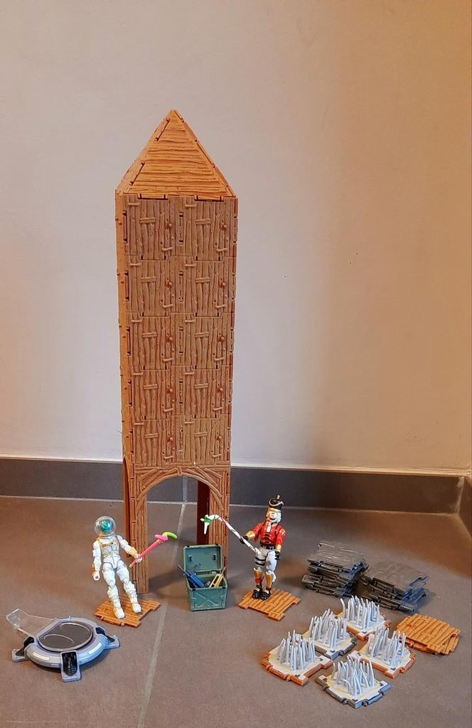 Fortnite Survival Kit met 2 figuren, Ophalen of Verzenden, Zo goed als nieuw