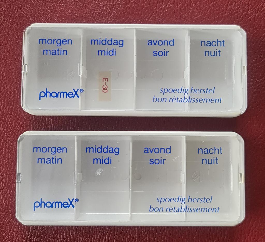 2 dagelijkse pillendoosjes, Diversen, Ophalen of Verzenden, Zo goed als nieuw