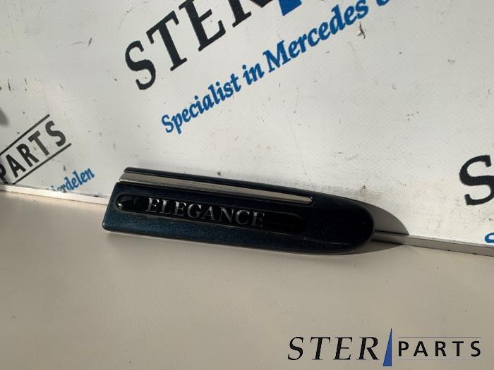 Bande décorative d'un Mercedes E-Klasse, Enlèvement ou Envoi, 3 mois de garantie, Utilisé, Mercedes-Benz