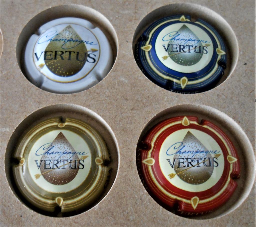 4 capsules champagne - Vertus, Verzamelen, Ophalen of Verzenden, Zo goed als nieuw