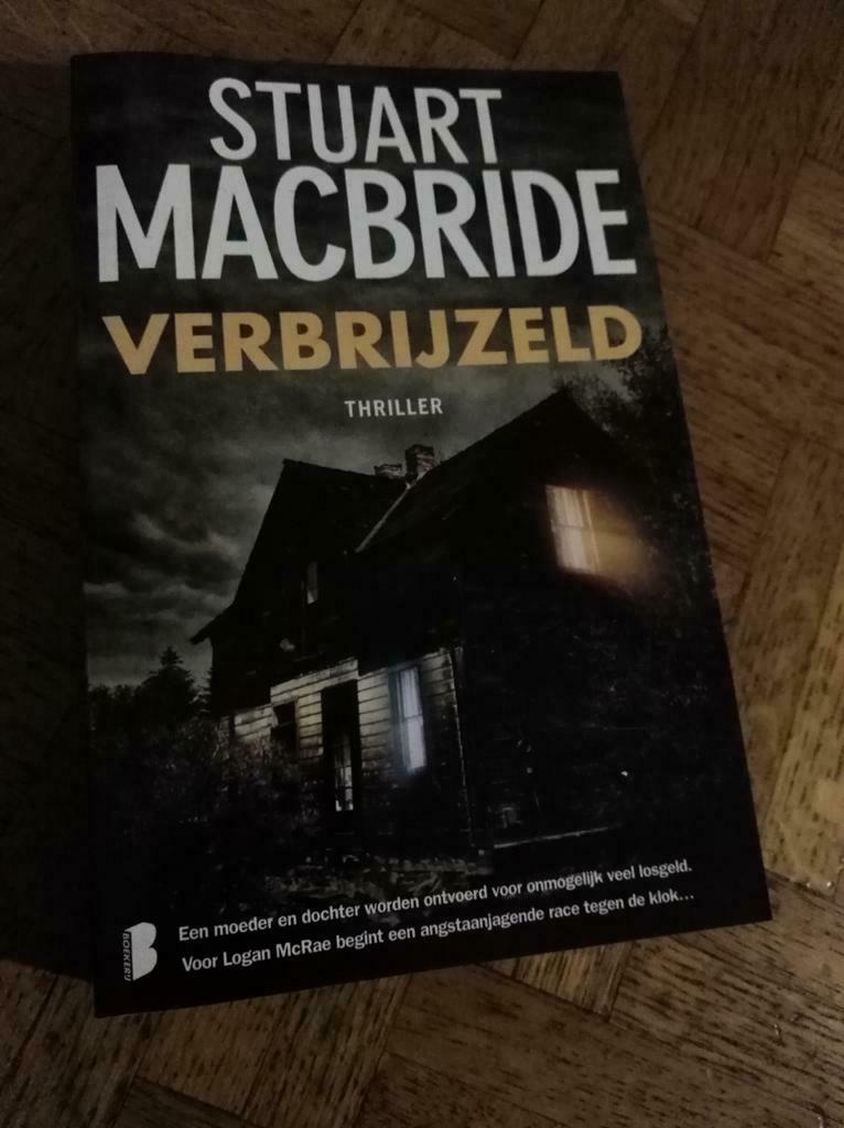 Stuart MacBride: Verbrijzeld, Boeken, Ophalen of Verzenden, Gelezen